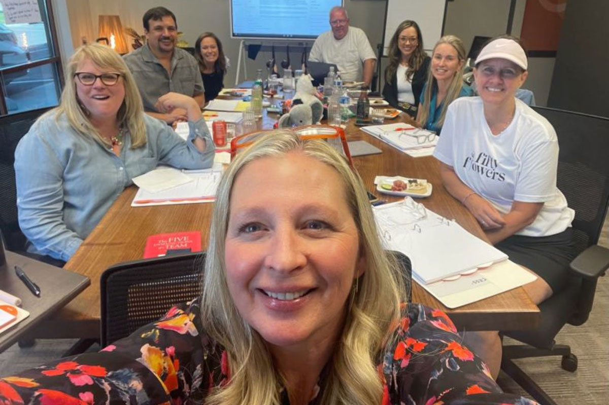 Fifty flowers Annual with Jennifer Derion Implementer Large